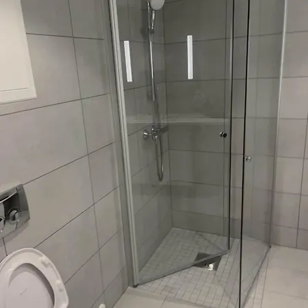 Scandpoint-h7 Close To Airport, Shopping And Centre דירה יסהיים